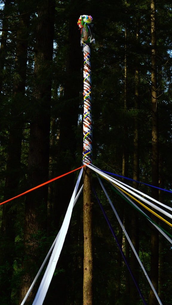 A halfway completed maypole with braided ribbons