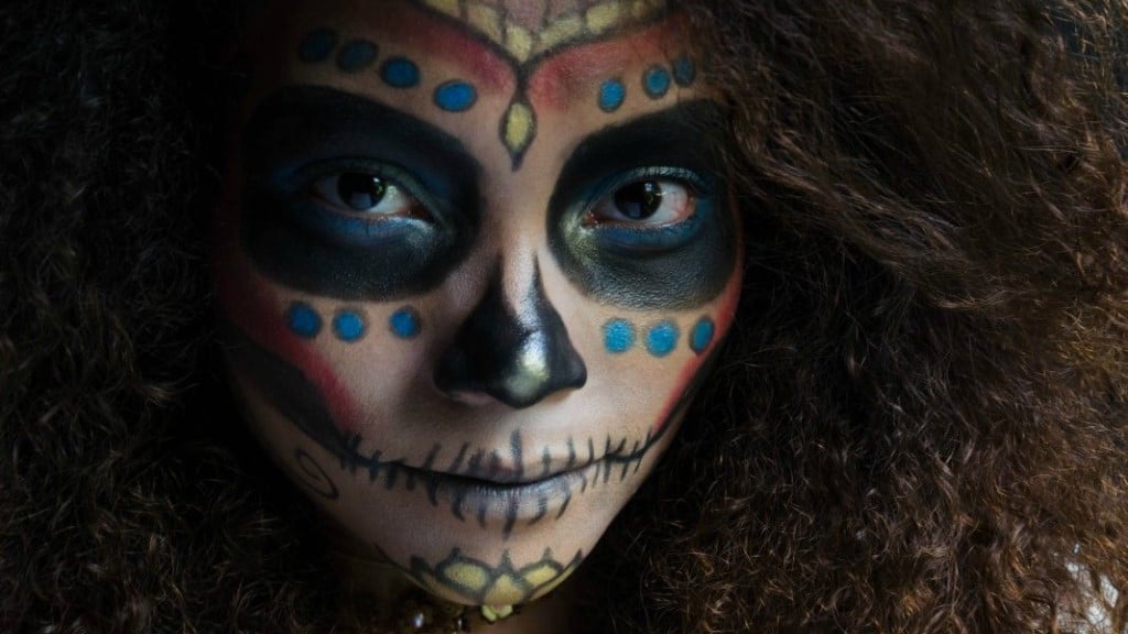 A bruja wearing facepaint