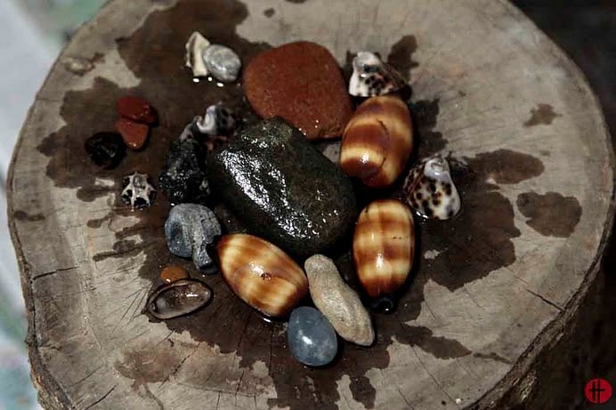 A blood offering on otane stones and shells